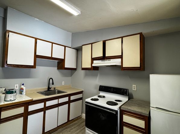 126 W Elm St