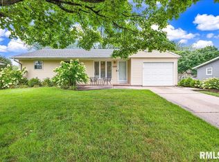 5826 N Mackinac Dr, Peoria, IL 61614