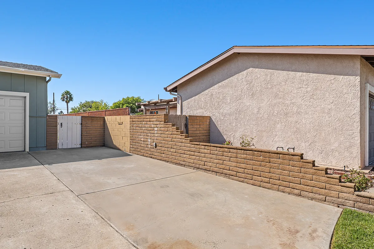 3 bed, 1152 sqft, $3,995 — Photo 3