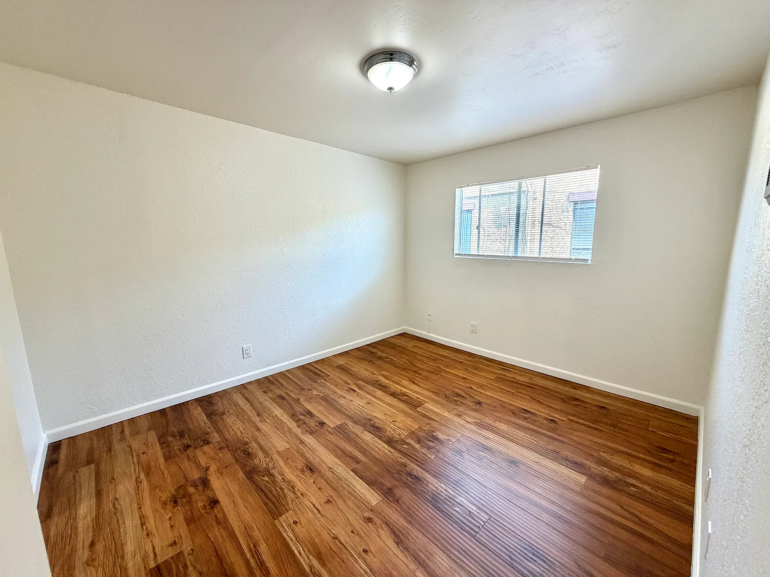 2 bed, 750 sqft, $2,145 — Photo 3
