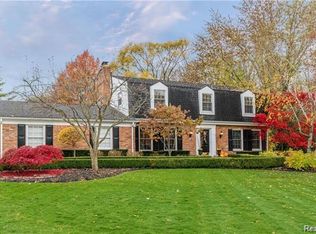 31532 Robinhood Dr, Beverly Hills, MI 48025