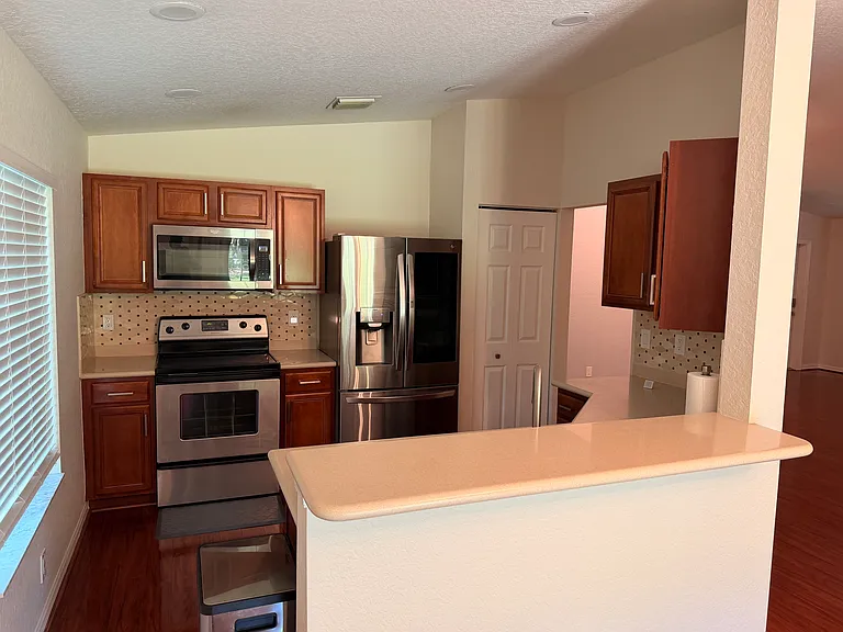 5603 SE Graham Dr — Photo 4