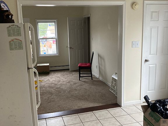4th image of 495 Belmont Ave