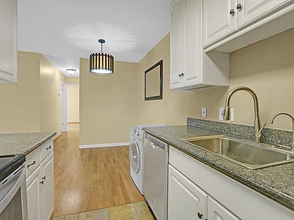 3rd image of 411 Piccadilly Pl APT 8