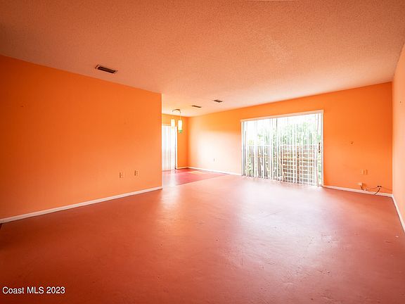 3rd image of 989 Woodsmere Pkwy