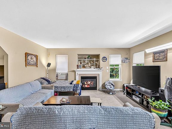 5th image of 841 Fordham Pl