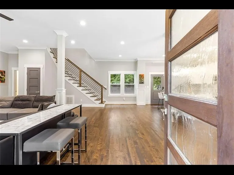 2039 Glendale Dr — Photo 5