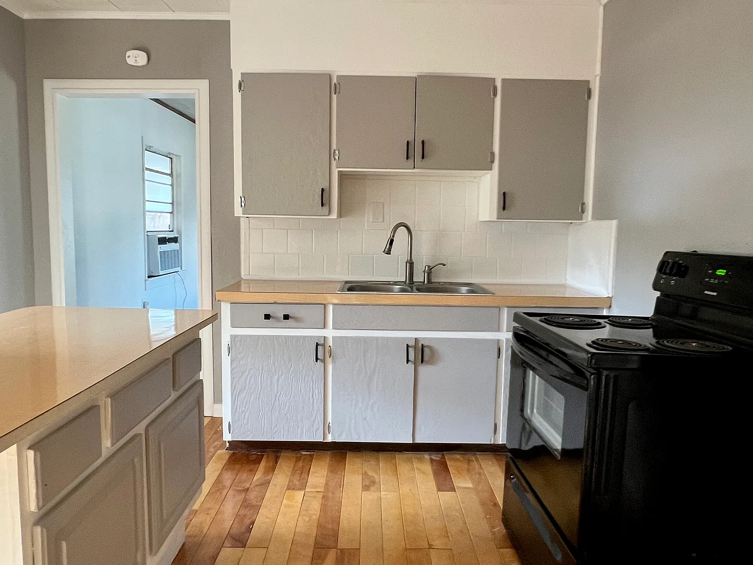 1 bed, 700 sqft, $1,150 — Photo 2