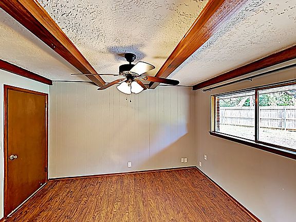 3rd image of 2209 Louise Ln