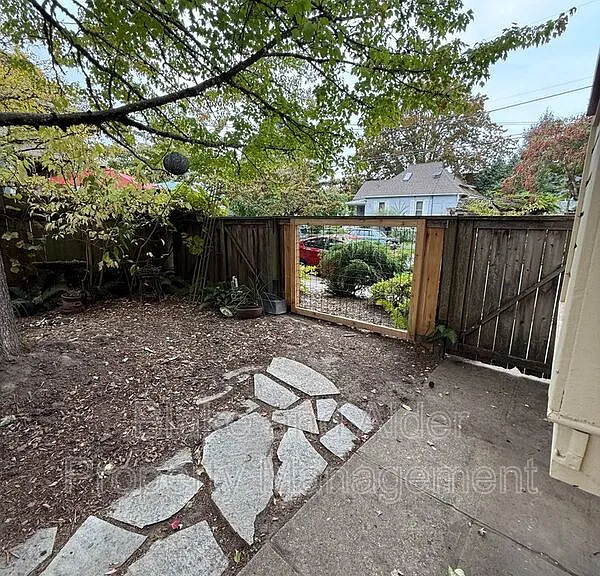 7824 SE 11th Ave — Photo 36