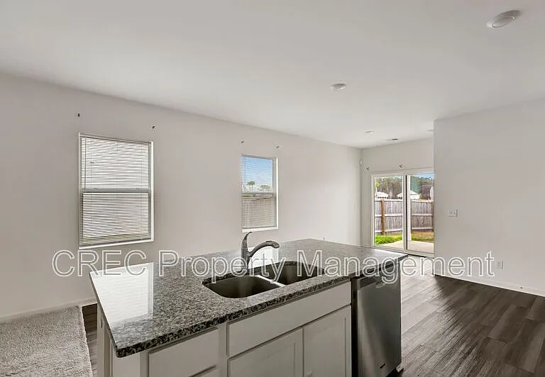 475 Pender Woods Dr — Photo 9
