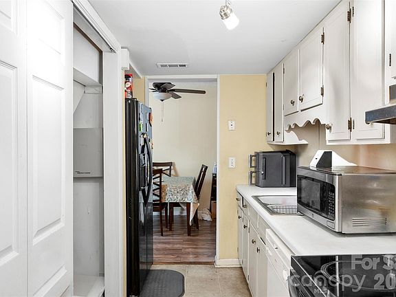 3rd image of 7130 Stonington Ln