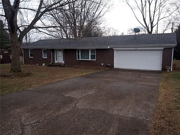 2nd image of 66 Diana St