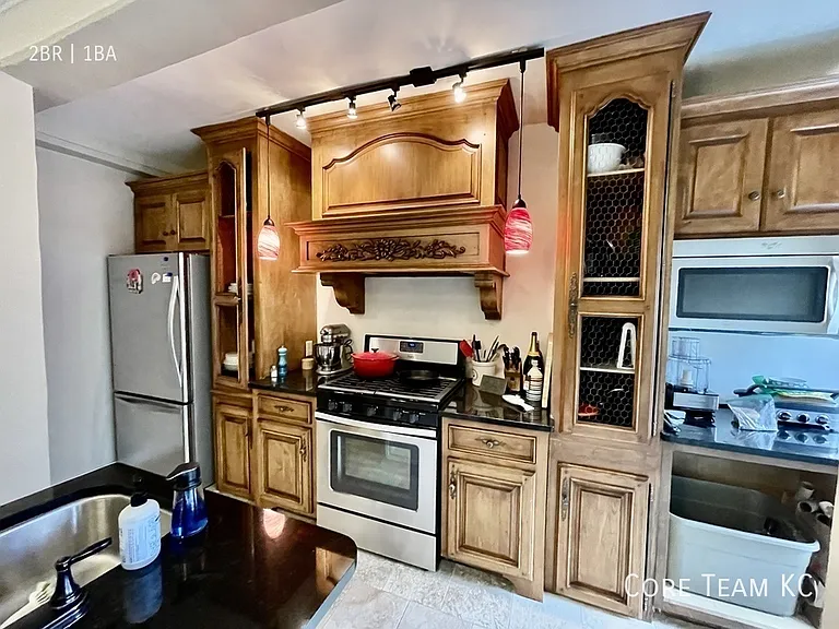 710 W 48th St #301 — Photo 6
