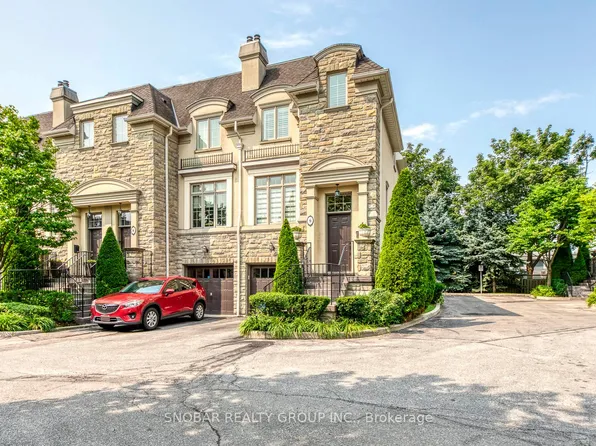 208 La Rose Avenue 9 #9, Toronto, ON M9P 1B5