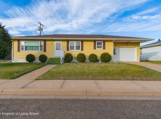 1368 1st St S, Dickinson, ND 58601