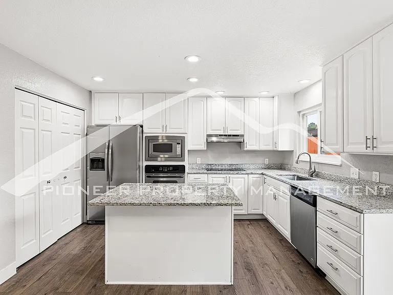 1827 Quail St #10 — Photo 7