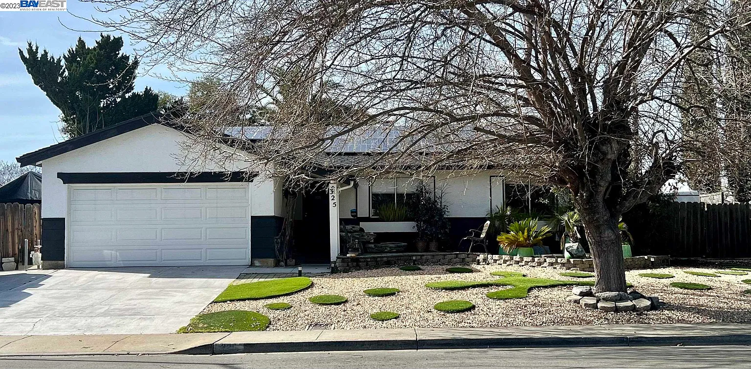 325 Pearl Dr photo 1