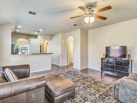 5th image of 1325 Sweetgum Dr