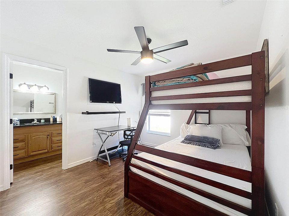 1st image of 1102 Solana Cir