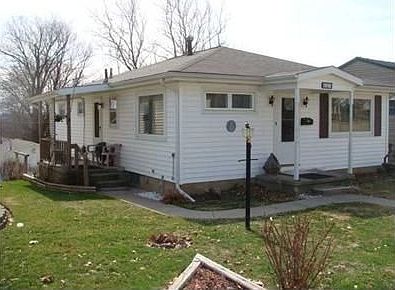 3rd image of 427 Ballard Ave
