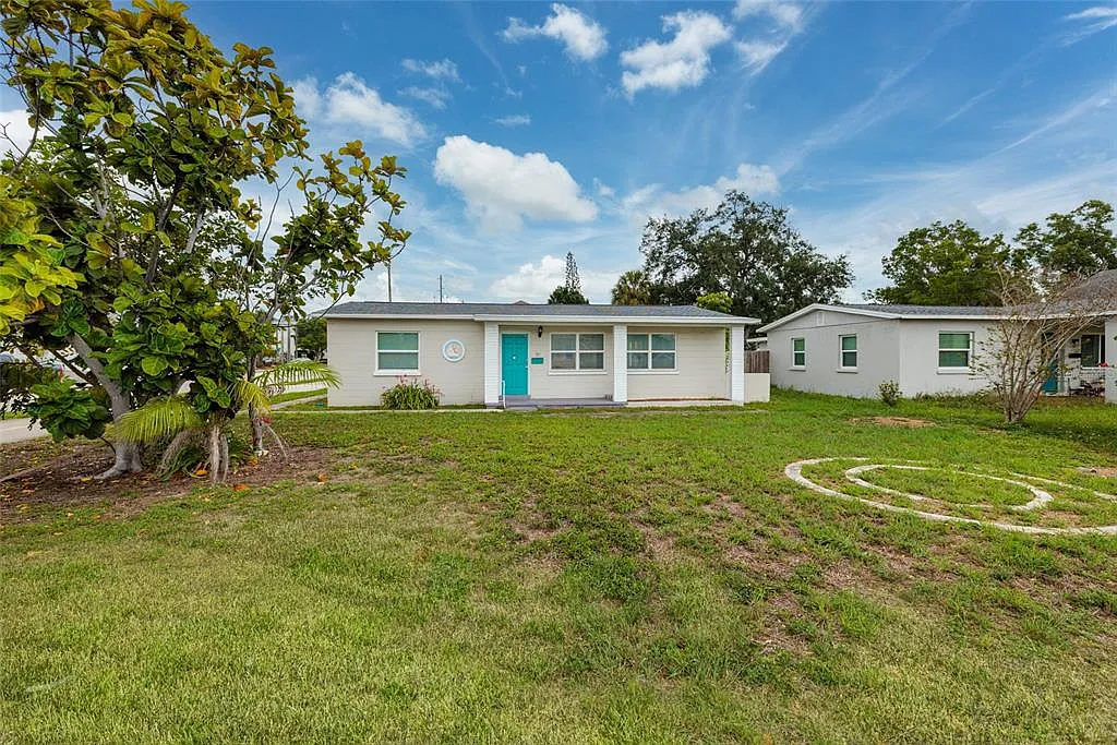 3 bed, 1.0 bath, 1075 sqft, $2,500 — Photo 2