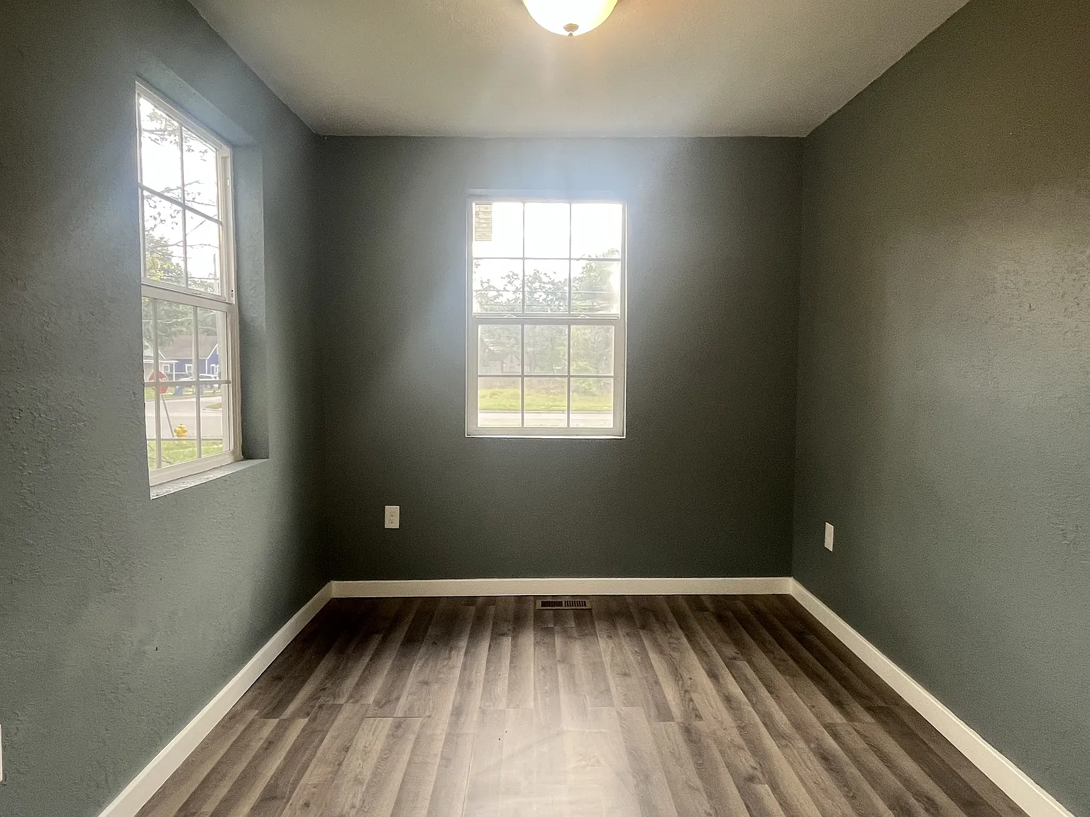 Updated 3 Bedroom, 1 Bathroom Home for Rent — Photo 4