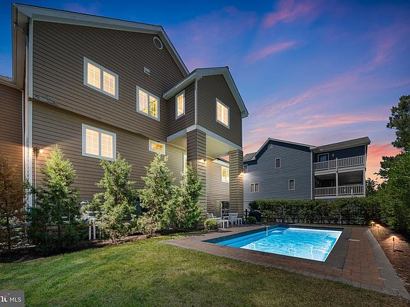 2nd image of 39598 Alicia Ct