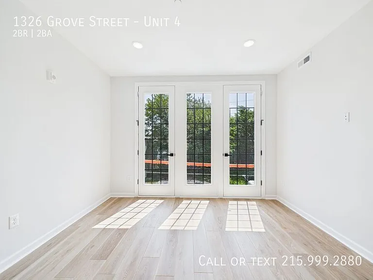 1326 Grove St #4 — Photo 5