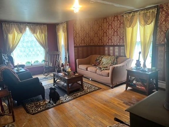 3rd image of 2182 Oak Hill Rd