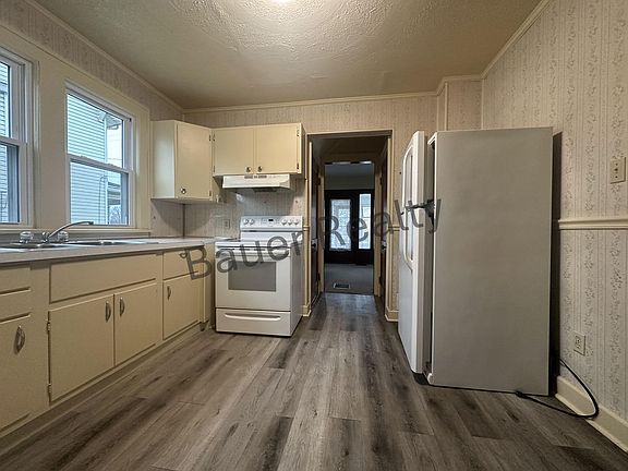 5th image of 433 E Main St