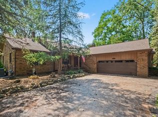 6925 W Church St, Clarkston, MI 48346