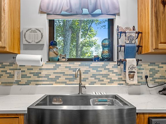5th image of 341 Acorn Gap Rd