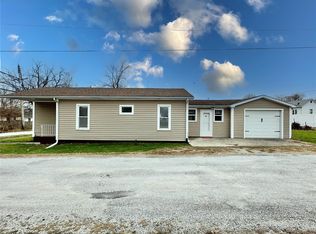 934 Vandalia St, Hillsboro, IL 62049