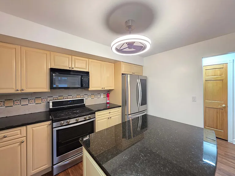83 Augusta Ave #1 — Photo 6