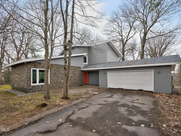 31 Riding Club Road, Troy, NY 12180