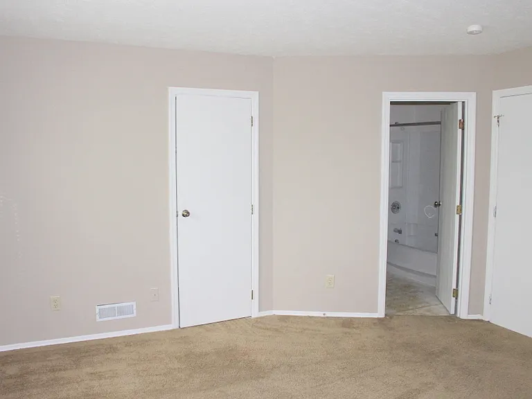 2465 Cross Village Dr — Photo 8