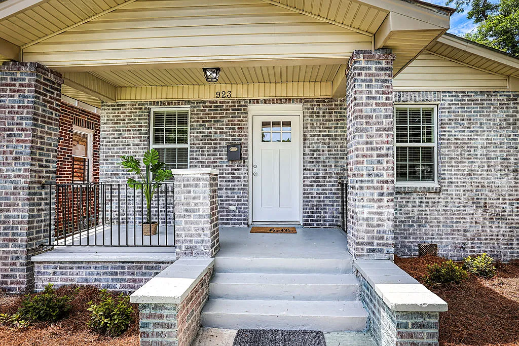 3 bed, 1056 sqft, $2,050 — Photo 4