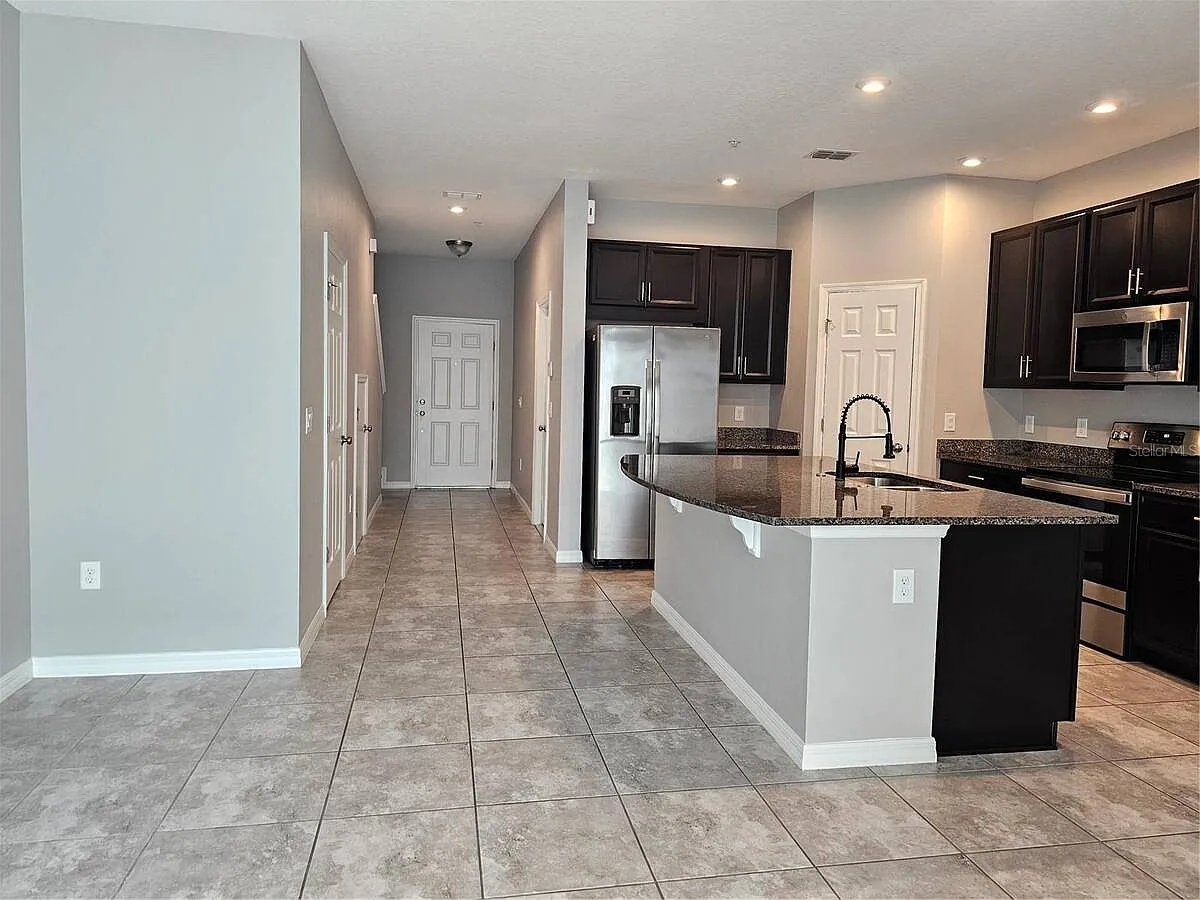 3 bed, 2.5 bath, 1873 sqft, $2,500 — Photo 3