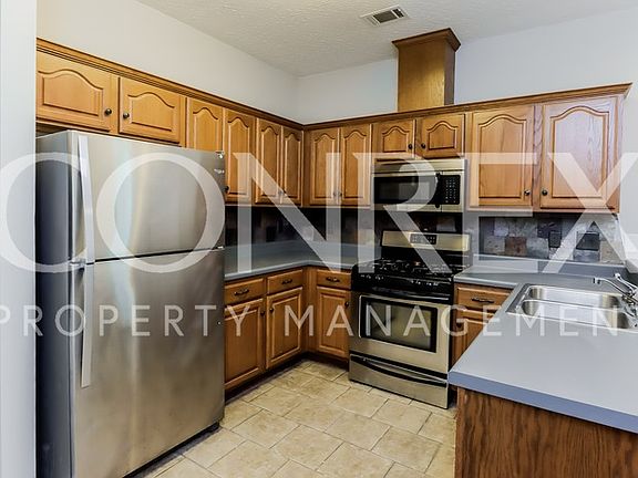 4th image of 809 Dunvegan Dr