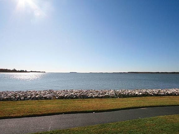 3rd image of 1403 Oyster Cove Dr