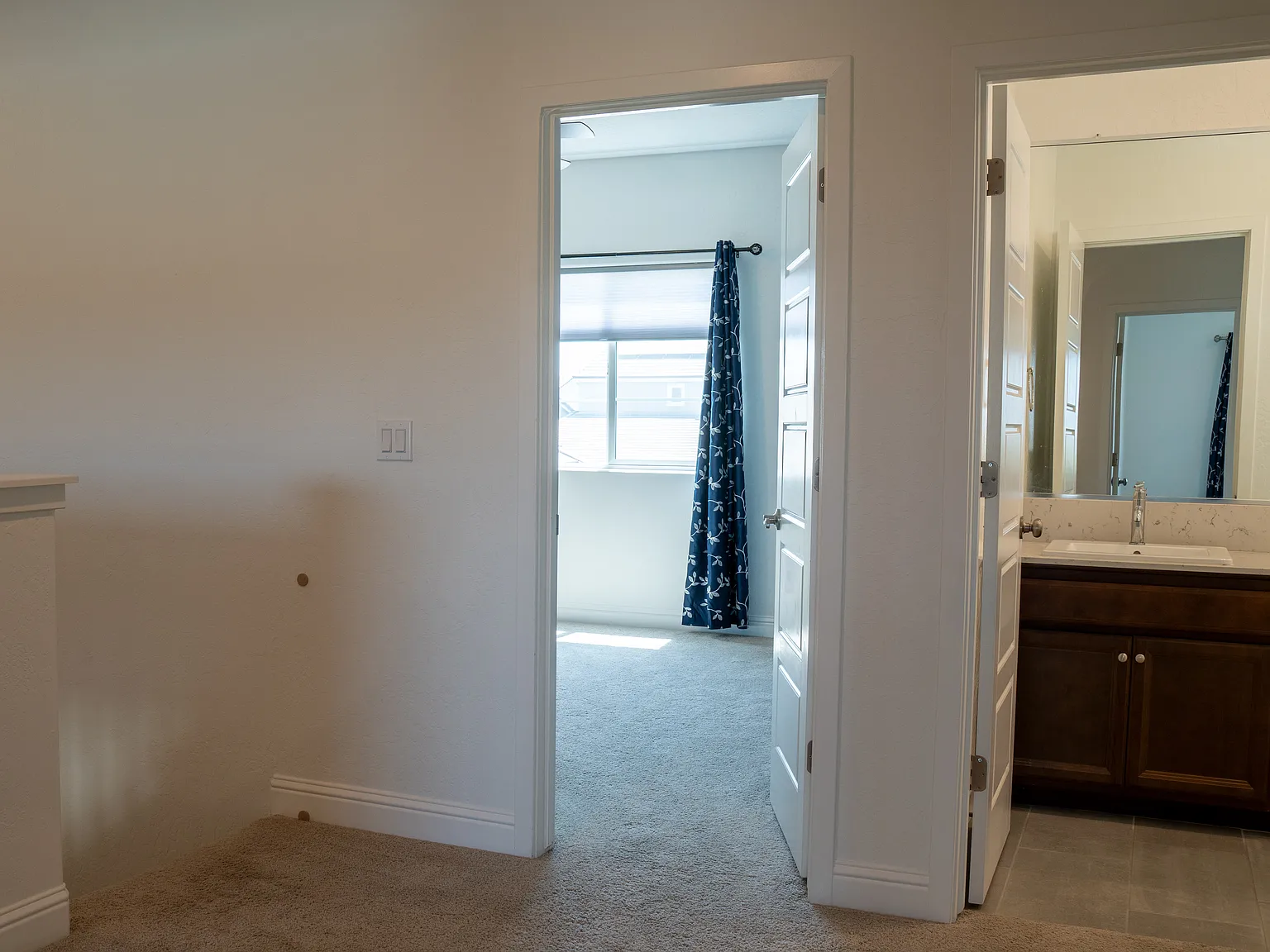 5 bed, 2348 sqft, $3,950 — Photo 4