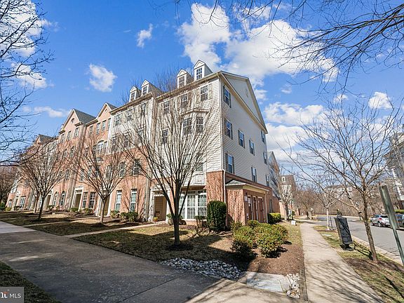 2nd image of 2559 Eastbourne Dr #265
