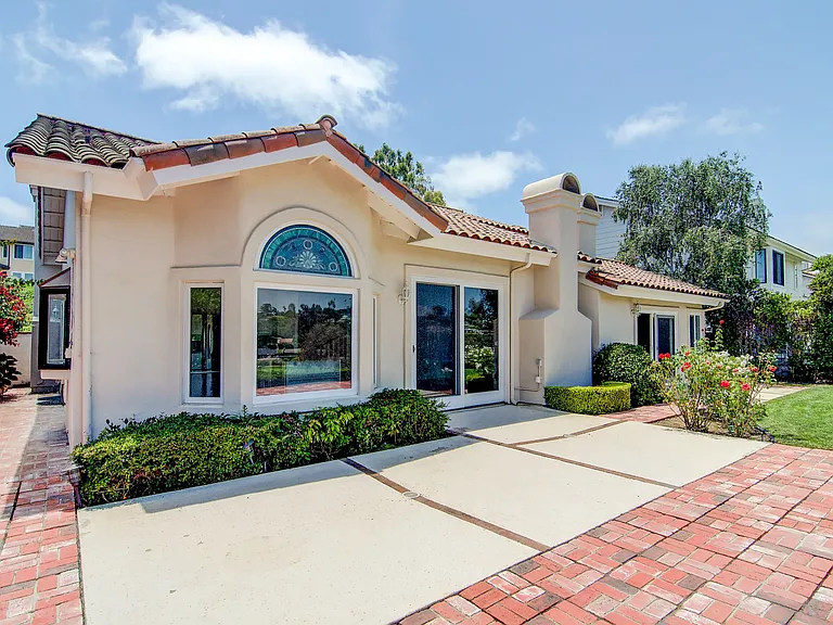 24261 Cascades Dr — Photo 32