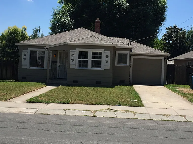 904 Taber Ave — Photo 1