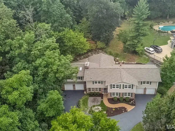 1471 Wilton Ln, Saint Louis, MO 63122