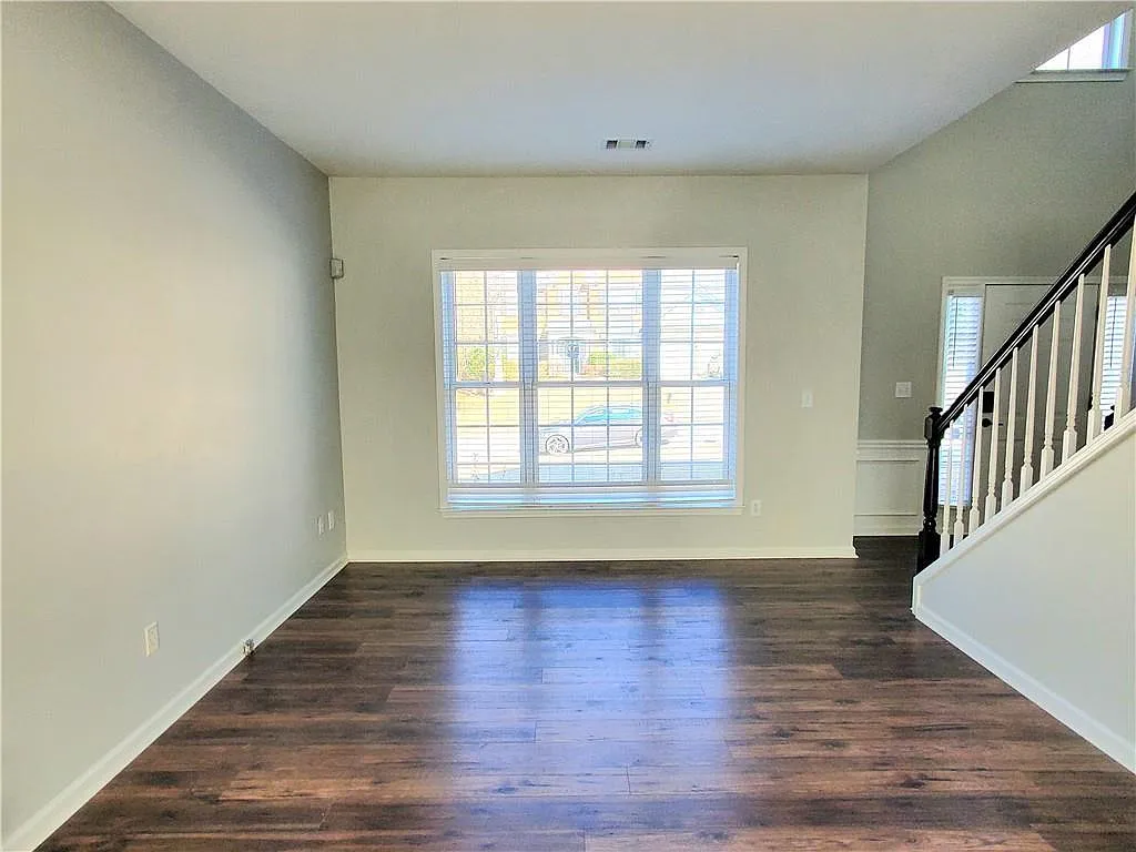 4 bed, 2.5 bath, 2440 sqft, $2,850 — Photo 3