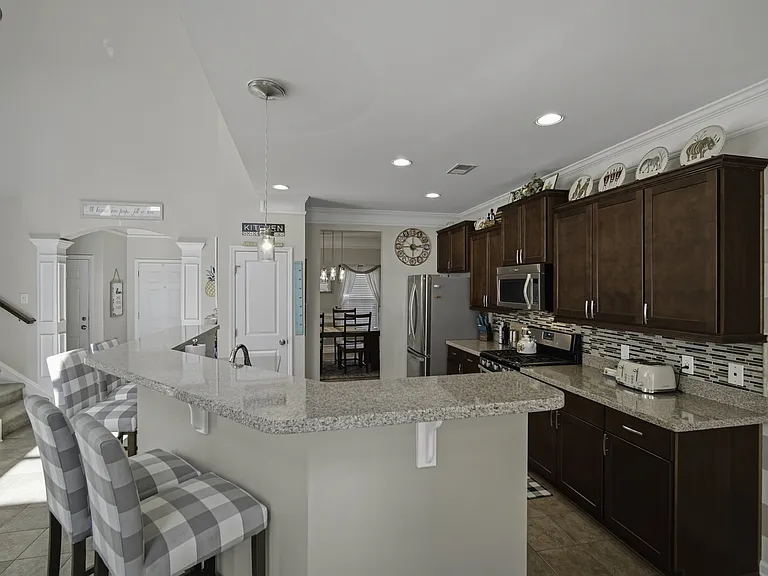 225 Urbano Ln — Photo 21