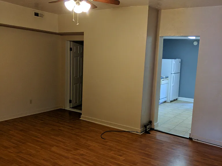 Cozy 2 Bedroom Apartment with Backyard Patio and Central Air Conditioning in South Side, Pittsbur... — Photo 6