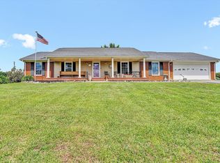 230 Pinehaven Rd, Fincastle, VA 24090